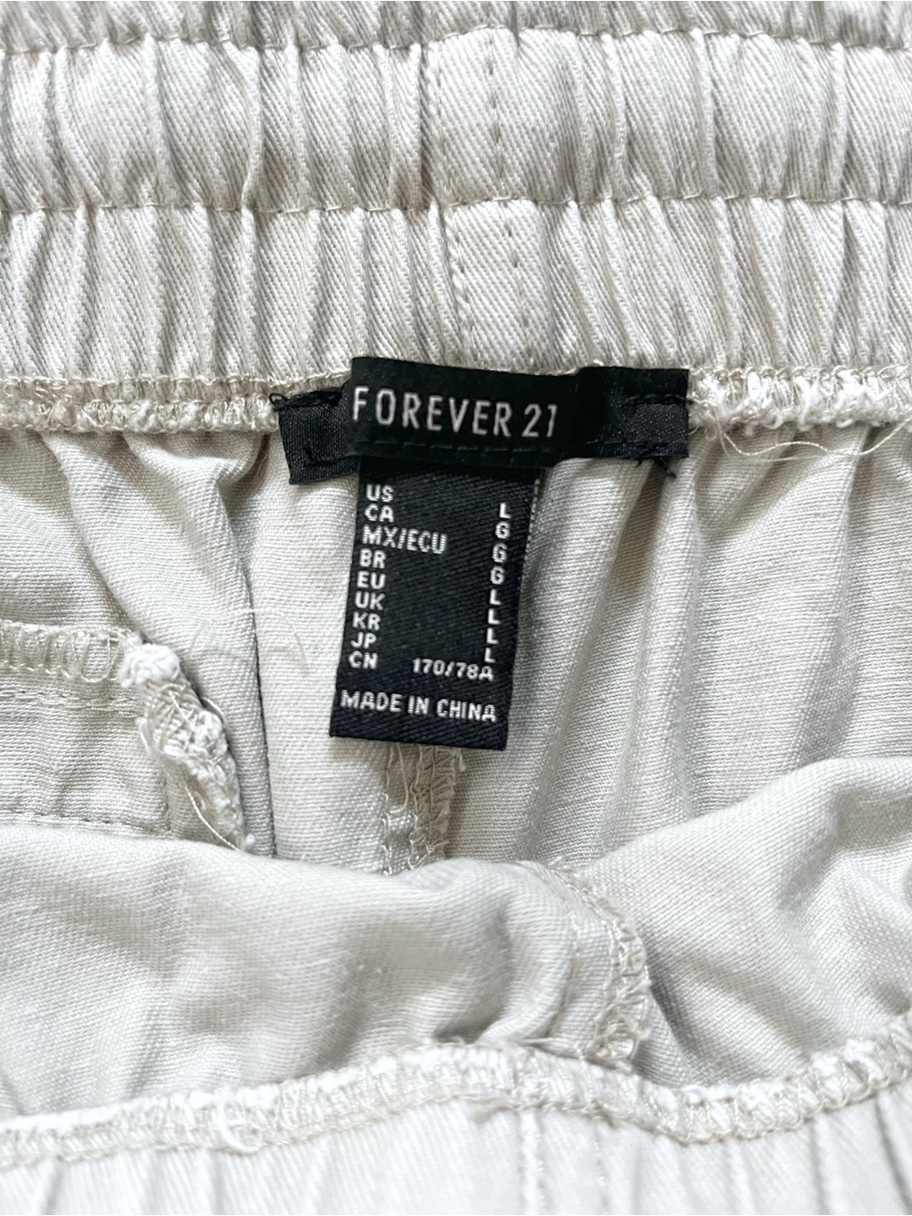 NWOT | F21 - Cargo Shorts with Pockets, Elastic Waist | Khaki, Large - Picture 4 of 6